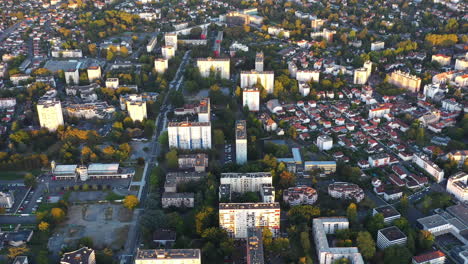 Häuser-Und-Wohngebäude-Luftaufnahme-Pau-Frankreich-Sonnenuntergang
